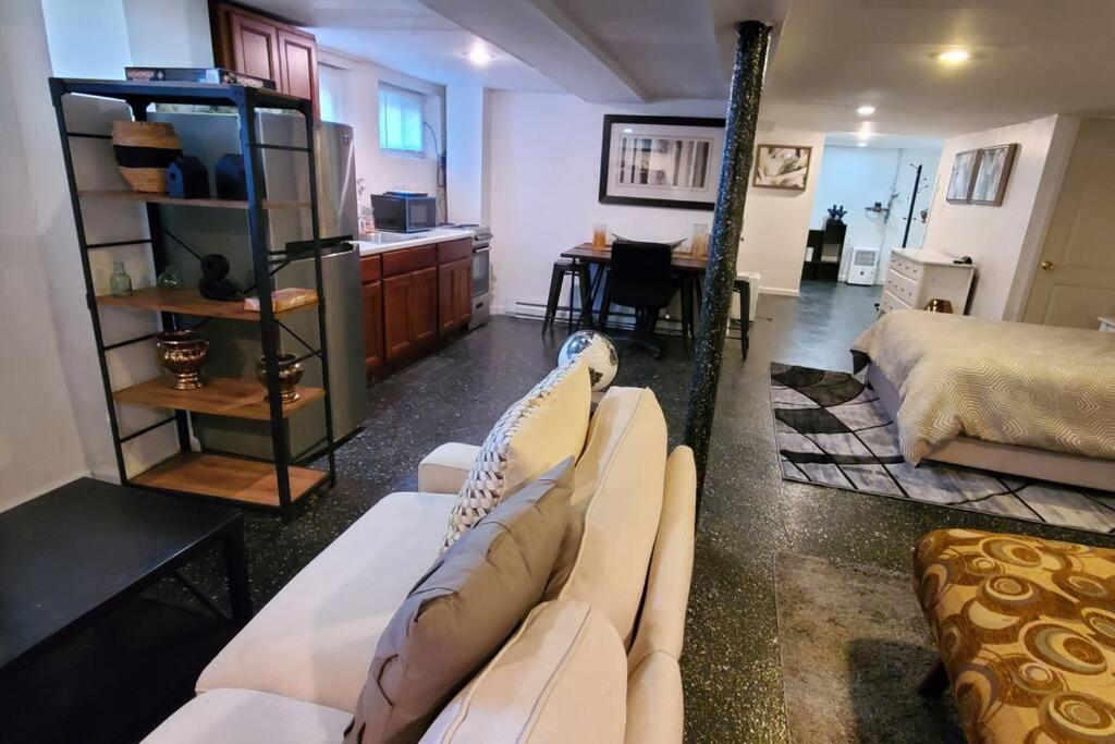 Cozy Studio; Lower Level Unit نيو يورك المظهر الخارجي الصورة